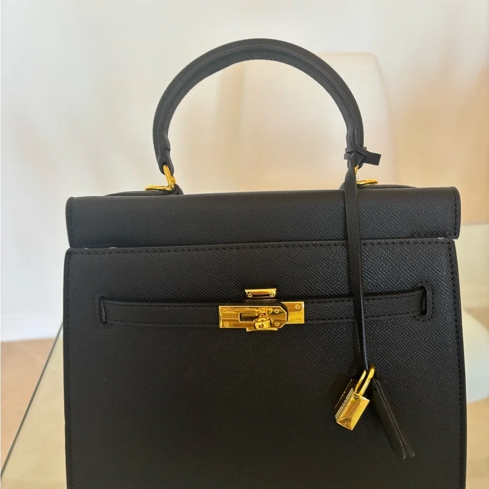 Elegant Black Handbag Vegan Very Durable.